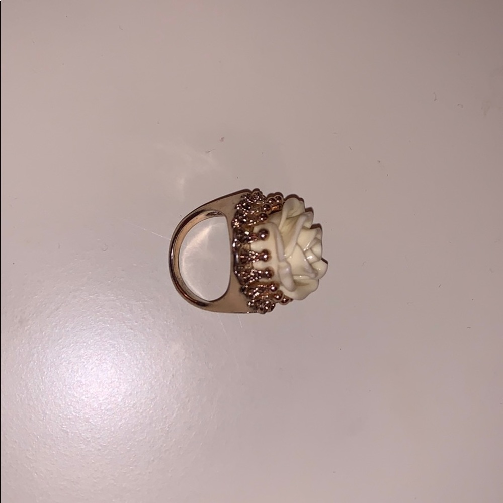 White Rose Ring - Picture 2 of 4